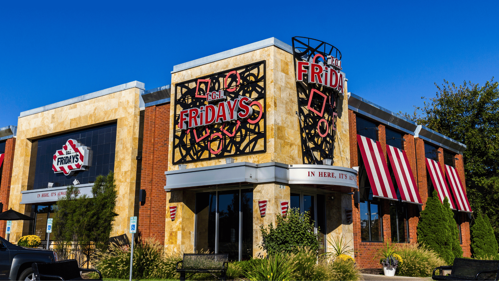 TGI Fridays restaurant-front 