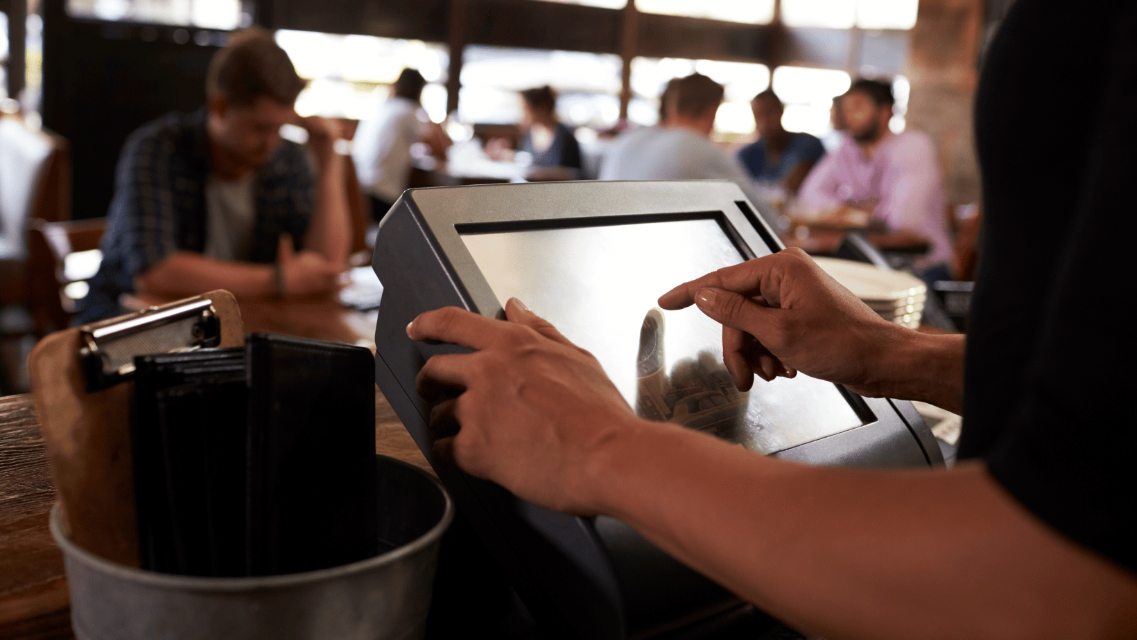 Touch screen till technology in restaurant 